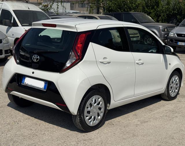 Toyota Aygo x-Business M-MT 1.0cc 72cv - CAMBIO AL VOLANTE - foto 4 di 4