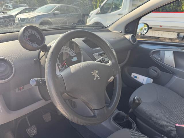 Peugeot 107 1.0cc 68cv CLIMATIZZATORE - foto 4 di 9