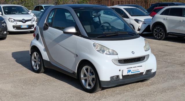 smart forTwo 1.0cc 71cv AUTO - CAMBIO AL VOLANTE - foto 2 di 4