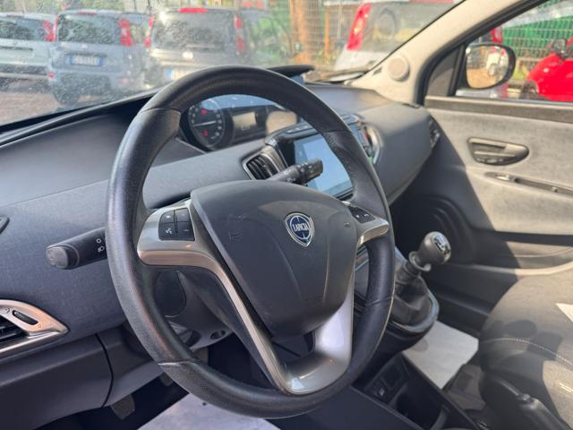 Lancia Ypsilon Hybrid Ecochic 1.0c 70cv - foto 4 di 4