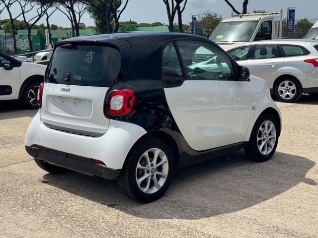 smart forTwo 1.0cc 71cv AUTOMATICA CRUISE CONTROL - foto 3 di 4