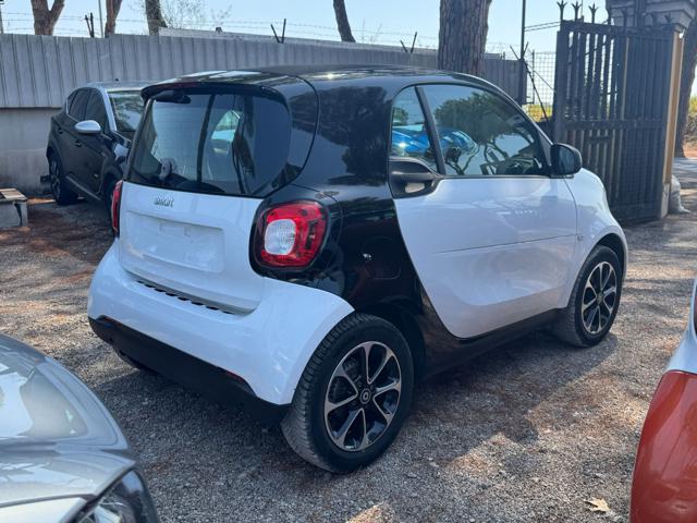 smart forTwo 1.0cc 71cv AUTOMATICA CRUISE CONTROL - foto 3 di 4