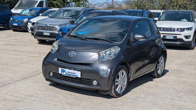 Toyota iQ 1.3cc 98cv, del 2011, 199.030 km, in vendita a Roma (RM)