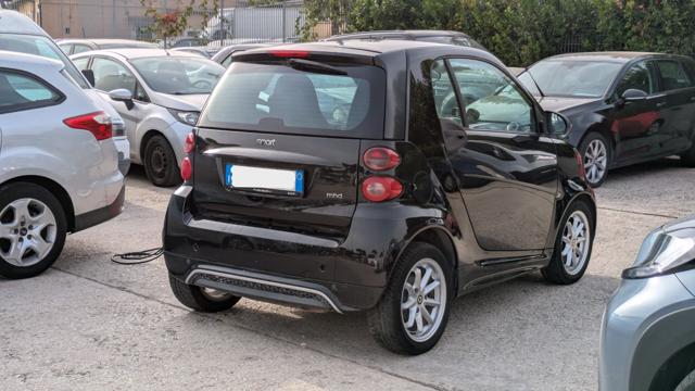 smart forTwo MHD 1.0cc 71cv AUTOMATICA TETTO PANORAMICO - foto 3 di 9