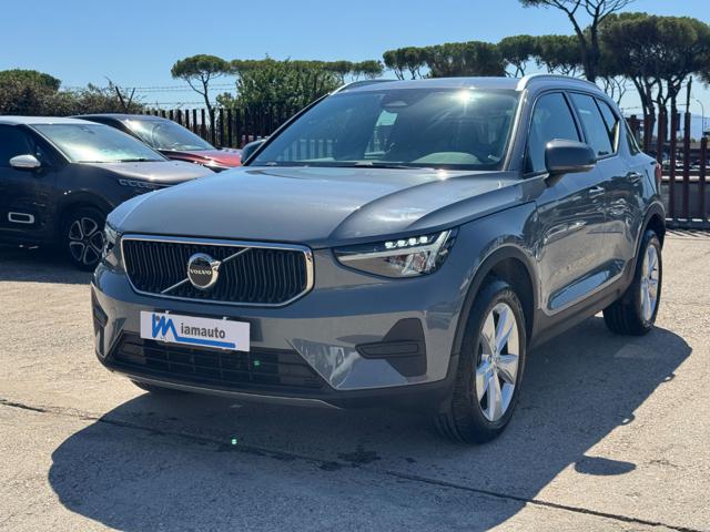 Volvo XC40 Essential B3 2.0cc 163cv AUT. - foto 2 di 19