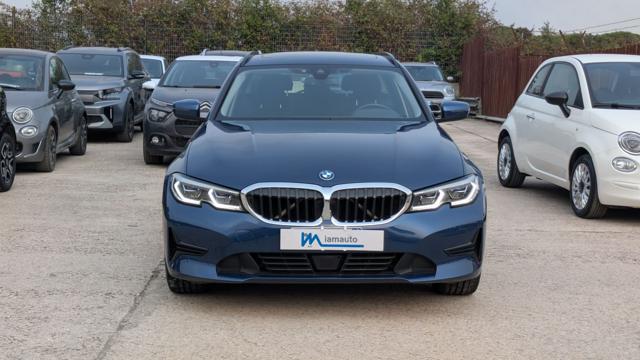 BMW 320 320e Hybrid Touring - foto 2 di 4