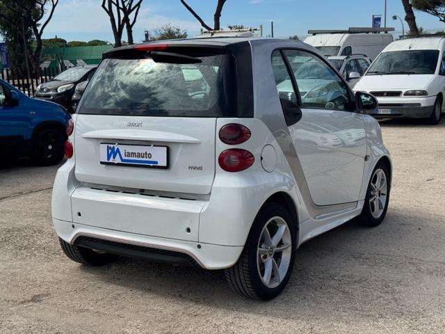 smart forTwo 1.0cc 71cv AUTOMATICA TETTO PANORAMICO - foto 3 di 4
