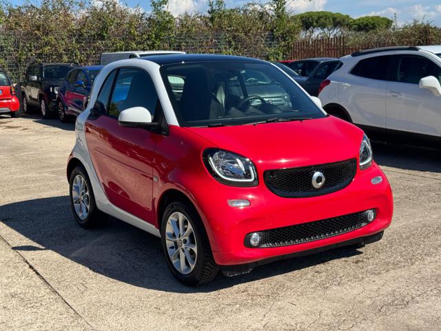 smart forTwo Turbo 0.9cc 90cv AUTOM. TETTO PANORAMICO - foto 2 di 4