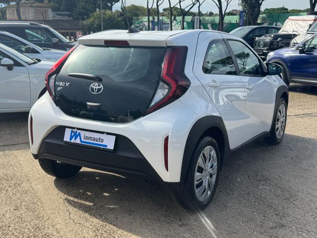 Toyota Aygo X Active 1.0cc 72cv AUT. CAMERA POST. CRUISE C. - foto 3 di 4