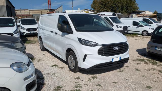 Ford Tourneo Custom VAN TREND 2.0 ECOBLUE 280 L1 136cv, del 2024, 24.692 km, in vendita a Roma (RM)