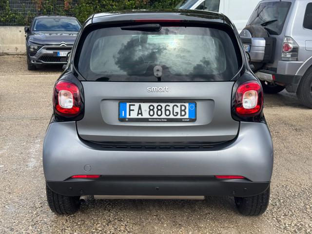 smart forTwo 1.0cc 71cv AUTOMATICA TETTO PANORAMICO - foto 3 di 4