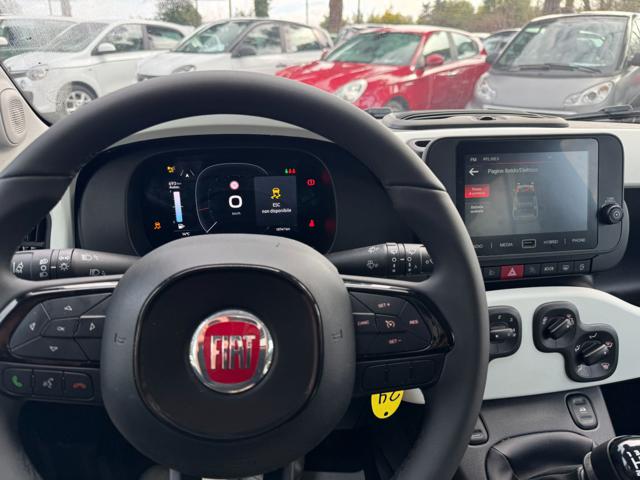 Fiat Panda PANDINA CROSS HYBRID 1.0cc 70cv, del 2025, 10.746 km, in vendita a Roma (RM)
