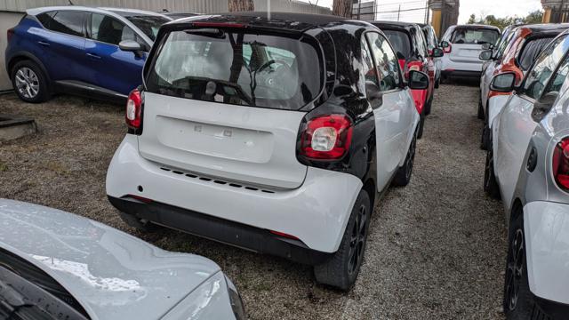 smart forTwo 1.0cc 71cv AUTOMATICA CRUISE CONTROL - foto 3 di 4