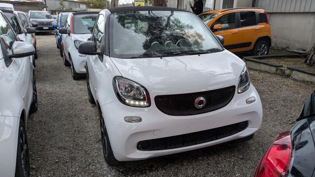 smart forTwo 1.0cc 71cv AUTOMATICA CRUISE CONTROL - foto 2 di 4