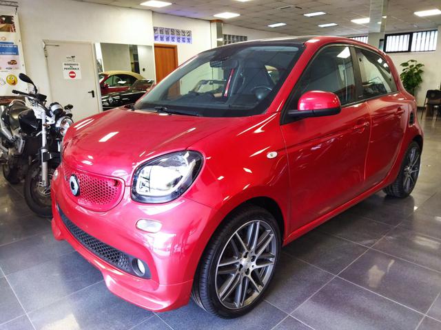 smart forFour 09cc BRABUS 109cv X-CLUSIVE NAVI SENS PARK CERCHI usato a ROMA