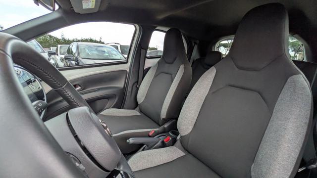 Toyota Aygo X Active 1.0cc 72cv AUTOMATICA IOS/ANDROID CRUISE, del 2025, 14.806 km, in vendita a Roma (RM)