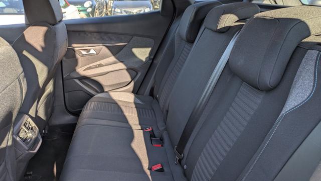 Peugeot 3008 Active 1.2cc 130cv CAMERA POST. ANDROID/IOS CRUISE, del 2023, 41.863 km, in vendita a Roma (RM)