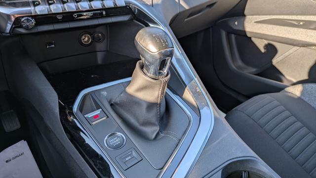 Peugeot 3008 Active 1.2cc 130cv CAMERA POST. ANDROID/IOS CRUISE, del 2023, 41.863 km, in vendita a Roma (RM)