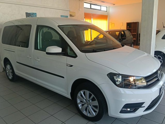Volkswagen Caddy 2.0 TDI 102 CV Trendline Maxi 7 posti usato a ALTIDONA