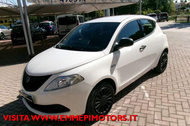 Lancia Ypsilon 1.0 FireFly 5 porte S&S Hybrid Ecochic Silver, del 2020, 59.000 km, in vendita a Preganziol (TV)