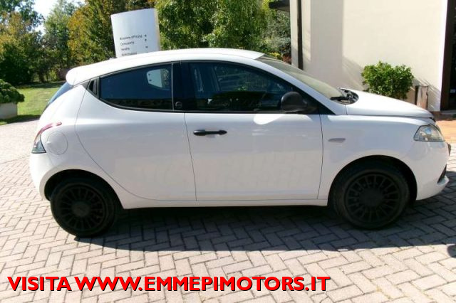 Lancia Ypsilon 1.0 FireFly 5 porte S&S Hybrid Ecochic Silver - foto 4 di 4