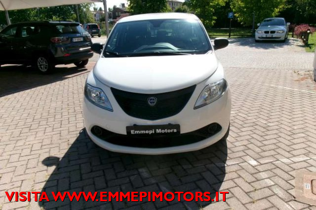 Lancia Ypsilon 1.0 FireFly 5 porte S&S Hybrid Ecochic Silver - foto 2 di 4