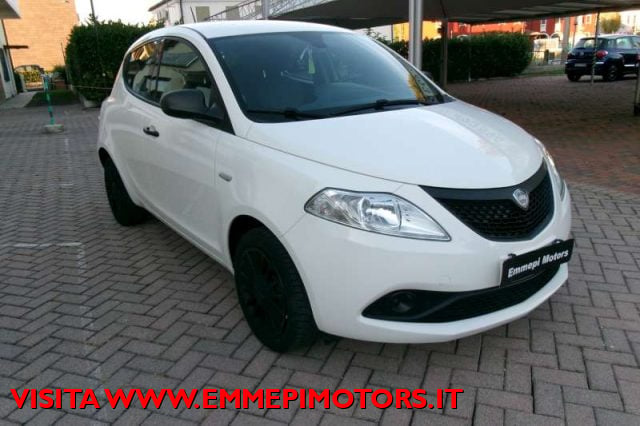 Lancia Ypsilon 1.0 FireFly 5 porte S&S Hybrid Ecochic Silver - foto 3 di 4