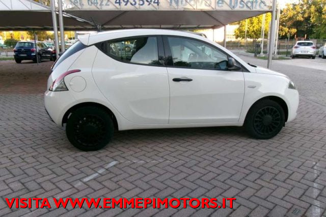 Lancia Ypsilon 1.0 FireFly 5 porte S&S Hybrid Ecochic Silver - foto 4 di 4