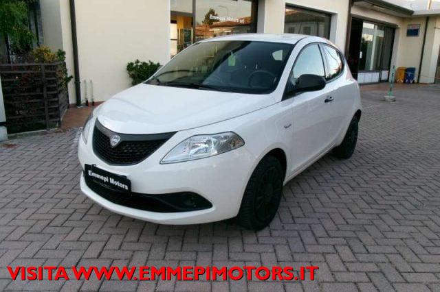 Lancia Ypsilon 1.0 FireFly 5 porte S&S Hybrid Ecochic Silver, del 2020, 67.000 km, in vendita a Preganziol (TV)