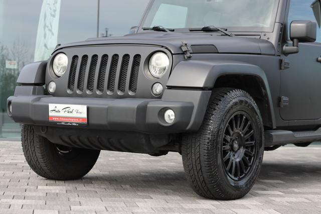Jeep Wrangler Unlimited 2.8 CRD DPF SAHARA Auto usato a TREBASELEGHE