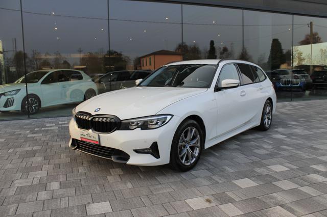 BMW 320 d 48V xDrive Touring Sport - foto 2 di 4