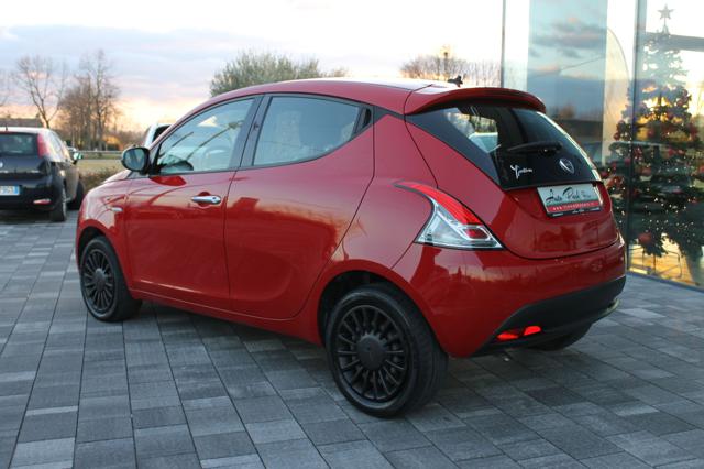 Lancia Ypsilon 1.0 FireFly 5 porte S&S Hybrid Ecochic Silver - foto 2 di 4