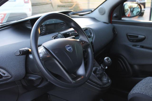 Lancia Ypsilon 1.0 FireFly 5 porte S&S Hybrid Ecochic Silver - foto 4 di 4