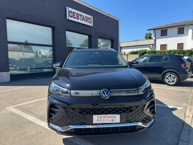 Volkswagen Tiguan 2.0 TDI 150 CV DSG R-Line - foto 2 di 4