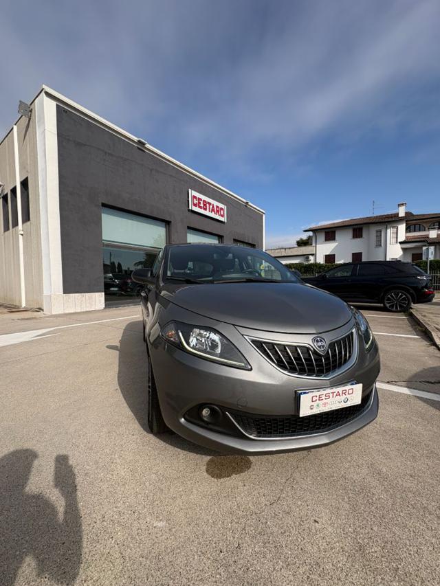 Lancia Ypsilon 1.0 FireFly 5 porte S&S Hybrid Ecochic Gold, del 2022, 83.650 km, in vendita a Isola Della Scala (VR)