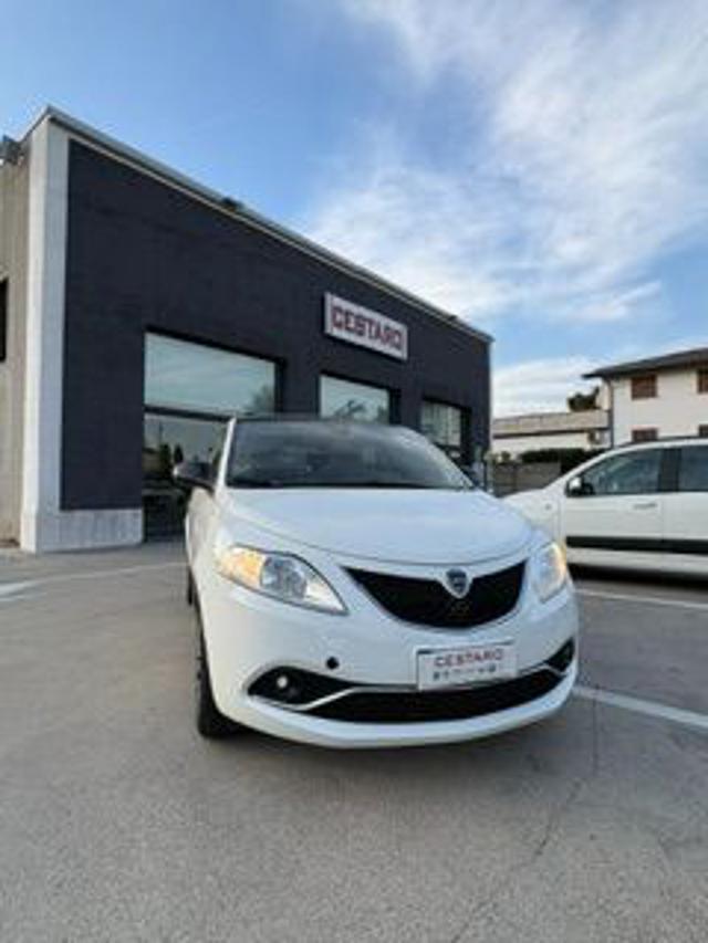 Lancia Ypsilon 0.9 TwinAir 85 CV 5 porte S&S DFN Gold - foto 2 di 4