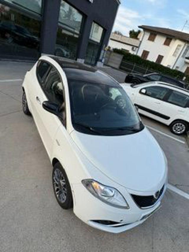 Lancia Ypsilon 0.9 TwinAir 85 CV 5 porte S&S DFN Gold - foto 3 di 4