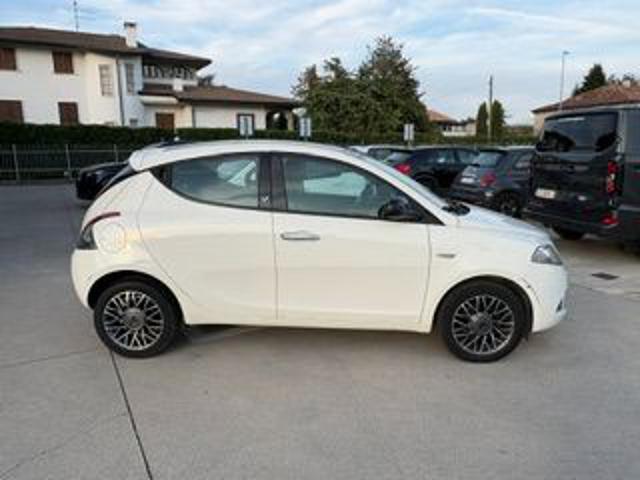 Lancia Ypsilon 0.9 TwinAir 85 CV 5 porte S&S DFN Gold - foto 4 di 4