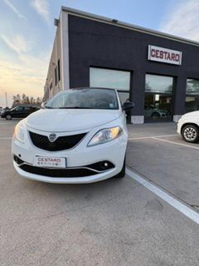 Lancia Ypsilon 0.9 TwinAir 85 CV 5 porte S&S DFN Gold, del 2017, 174.500 km, in vendita a Isola Della Scala (VR)