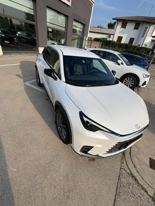 Lexus LBX Hybrid 4WD Relax - foto 3 di 4