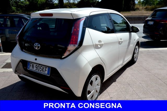 Toyota Aygo 1.0 69CV X-PLAY AUTOMATICA **PREZZO REALE** - foto 3 di 4