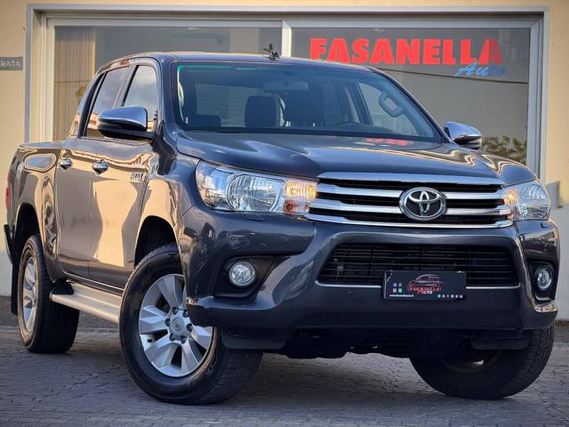 Toyota Hilux TOYOTA HILUX 2.4 D-4D DOUBLE CAB LOUNGE 4X4 usato a ROMA