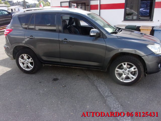 Toyota RAV 4 MY23 RAV4 2.2 D-4D 150 CV DPF Luxury - foto 4 di 4