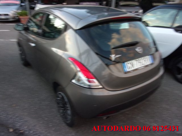 Lancia Ypsilon 1.0 FireFly 5 porte S&S Hybrid Gold - foto 3 di 4