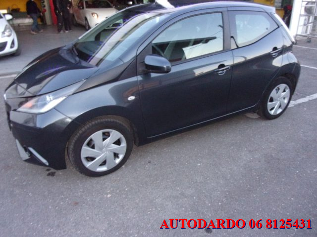 Toyota Aygo X-business 1.0 VVT-i 69 CV 5 porte - foto 2 di 4