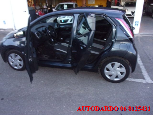 Toyota Aygo X-business 1.0 VVT-i 69 CV 5 porte - foto 3 di 4