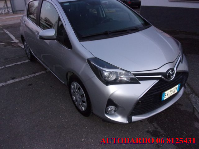 Toyota Yaris 1.5 Hybrid 5 porte Lounge - foto 3 di 4