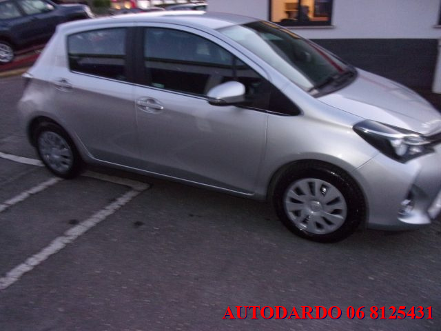 Toyota Yaris 1.5 Hybrid 5 porte Lounge - foto 4 di 4