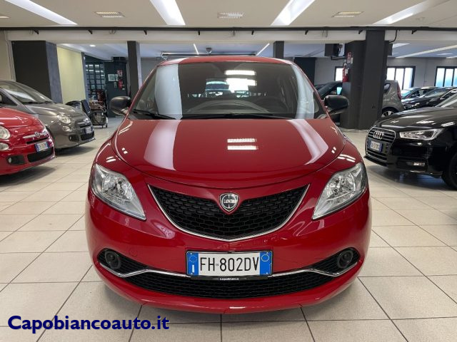 Lancia Ypsilon 1.2 69 CV 5 porte Silver - foto 2 di 12