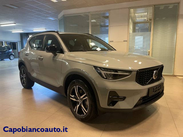 Volvo XC40 B3 automatico Plus Dark KM0 - foto 3 di 18
